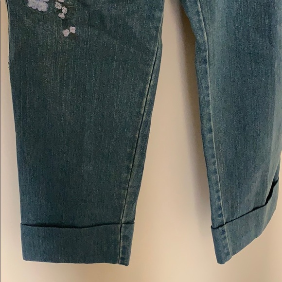 Cuffed Cropped jeans with lavender painted embellishments NWT - Picture 3 of 4